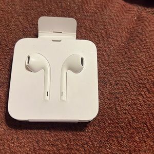 Apple ear pods